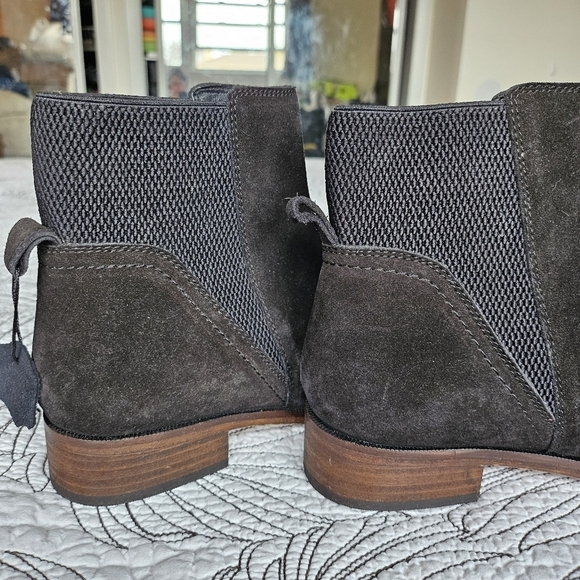 NWOB EUC Oobash Shari Chelsea Suede Boot Black Women Size 9 - Picture 7 of 13